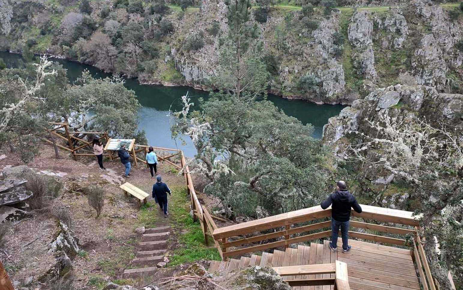 Junta de Freguesia inaugurou passadiço do Penedo do Granada